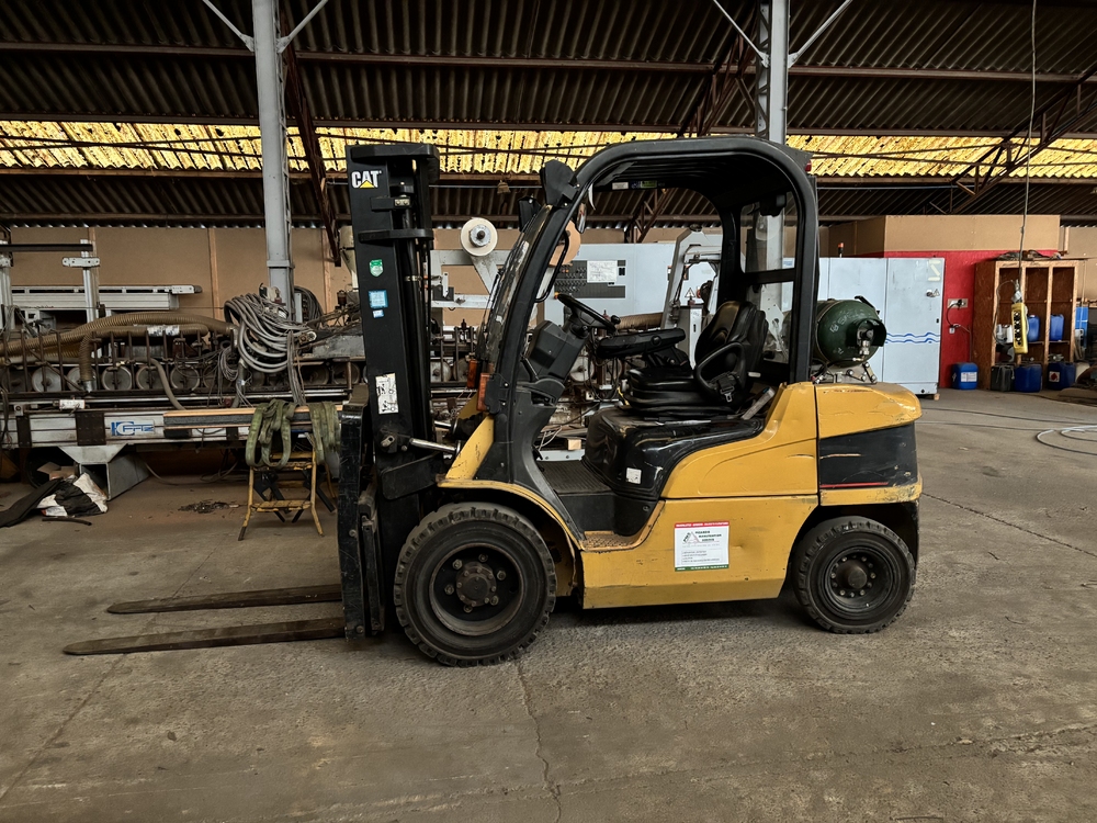 Forklift truck CATERPILLAR GP30N